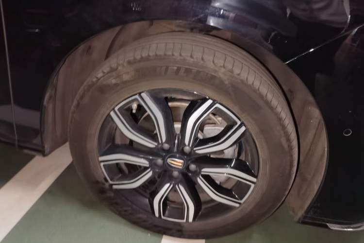 Used Hongqi HQ9 2023 2.0T Smart Connect Flagship Edition Right Front Wheel Hub