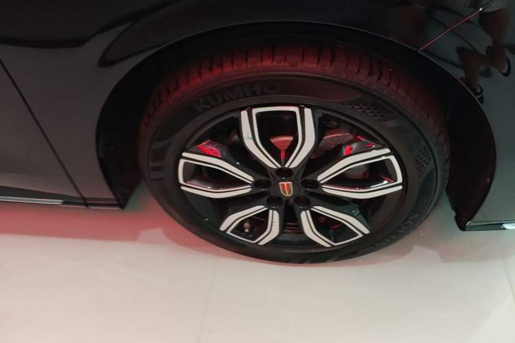 Used Hongqi HQ9 2023 2.0T Smart Connect Flagship Edition Right Front Wheel Hub