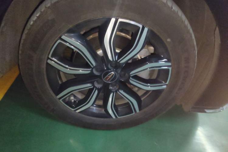 Used Hongqi HQ9 2023 2.0T Smart Connect Flagship Edition Right Front Wheel Hub