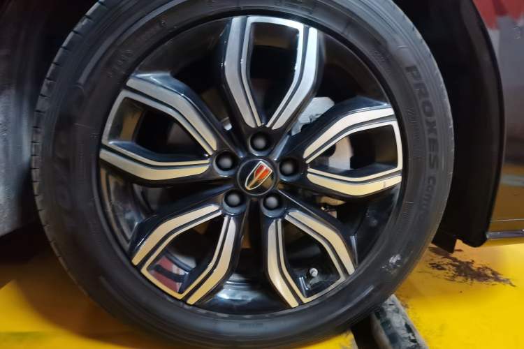 Used Hongqi HQ9 2023 2.0T Smart Connect Flagship Edition Right Front Wheel Hub