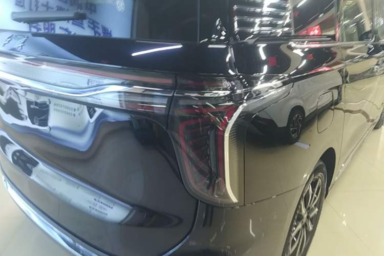 Used Hongqi HQ9 2023 2.0T Smart Connect Flagship Edition Right Rear Taillight