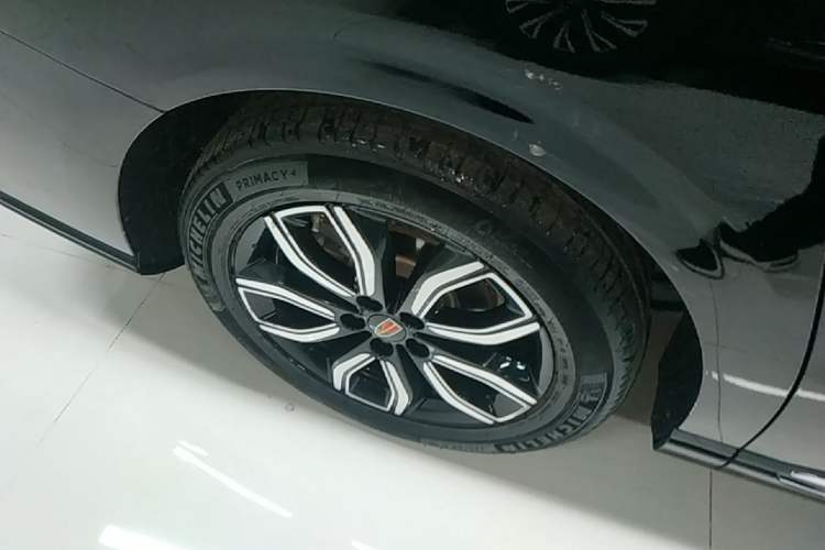 Used Hongqi HQ9 2023 2.0T Smart Connect Flagship Edition Right Rear Wheel Hub