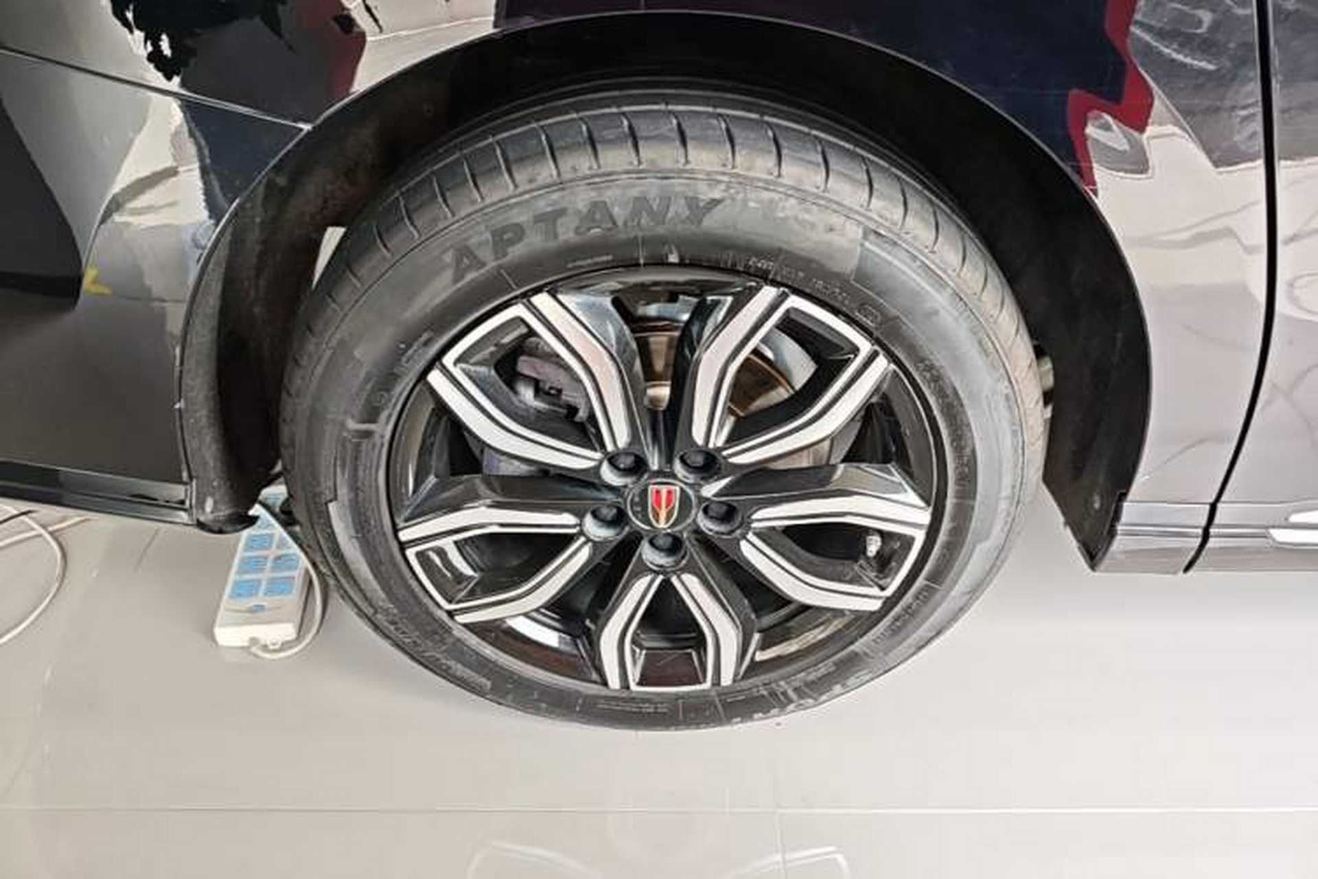 Used Hongqi HQ9 2023 2.0T Smart Connect Flagship Edition Right Rear Wheel Hub