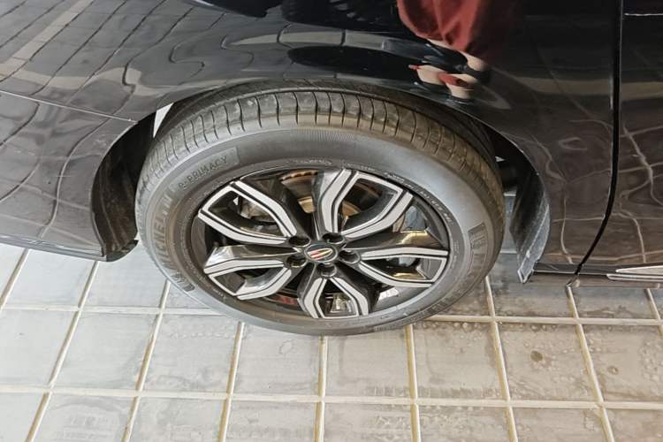 Used Hongqi HQ9 2023 2.0T Smart Connect Flagship Edition Right Rear Wheel Hub