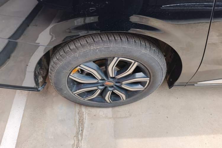 Used Hongqi HQ9 2023 2.0T Smart Connect Flagship Edition Right Rear Wheel Hub