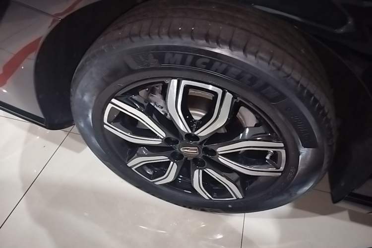 Used Hongqi HQ9 2023 2.0T Smart Connect Flagship Edition Right Rear Wheel Hub