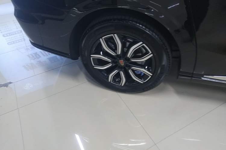 Used Hongqi HQ9 2023 2.0T Smart Connect Flagship Edition Right Rear Wheel Hub