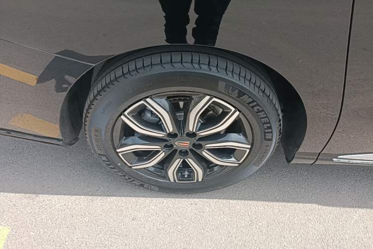 Used Hongqi HQ9 2023 2.0T Smart Connect Flagship Edition Right Rear Wheel Hub