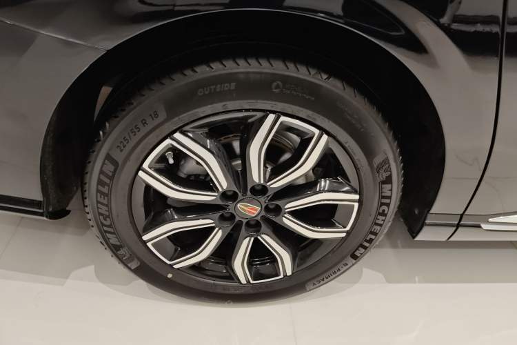 Used Hongqi HQ9 2023 2.0T Smart Connect Flagship Edition Right Rear Wheel Hub
