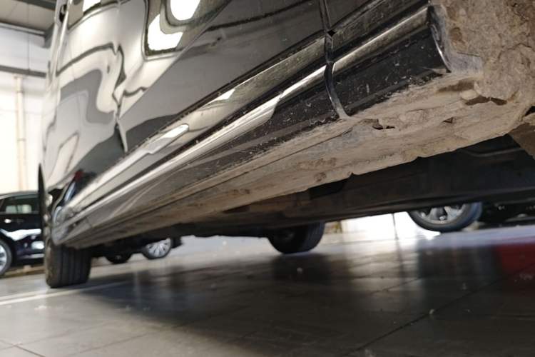 Used Hongqi HQ9 2023 2.0T Smart Connect Flagship Edition Right Side Sill