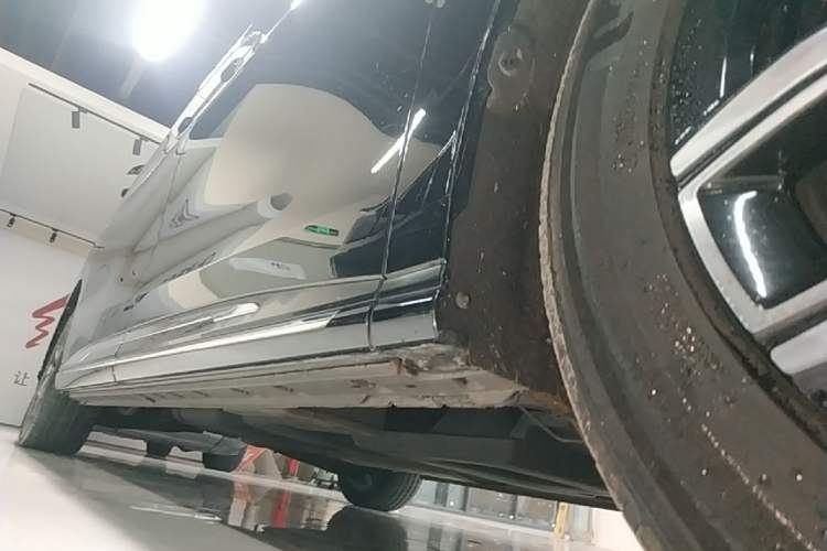 Used Hongqi HQ9 2023 2.0T Smart Connect Flagship Edition Right Side Sill