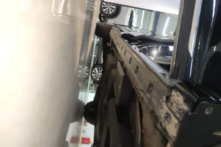 Used Hongqi HQ9 2023 2.0T Smart Connect Flagship Edition Right Side Sill