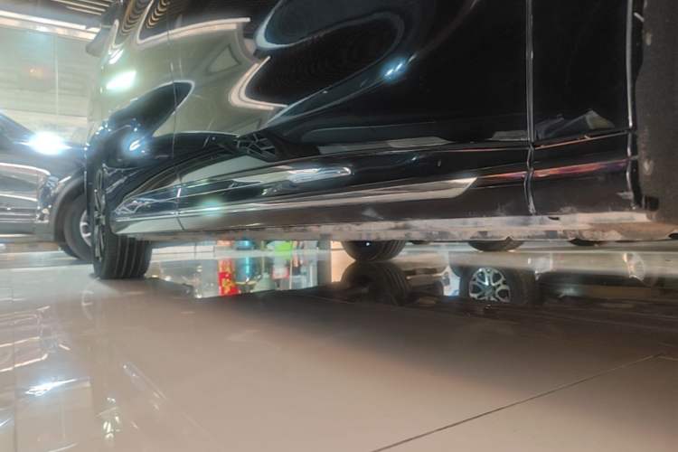 Used Hongqi HQ9 2023 2.0T Smart Connect Flagship Edition Right Side Sill