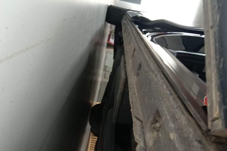 Used Hongqi HQ9 2023 2.0T Smart Connect Flagship Edition Right Side Sill