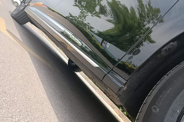 Used Hongqi HQ9 2023 2.0T Smart Connect Flagship Edition Right Side Sill