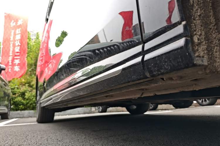 Used Hongqi HQ9 2023 2.0T Smart Connect Flagship Edition Right Side Sill