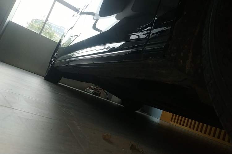 Used Hongqi HQ9 2023 2.0T Smart Connect Flagship Edition Right Side Sill