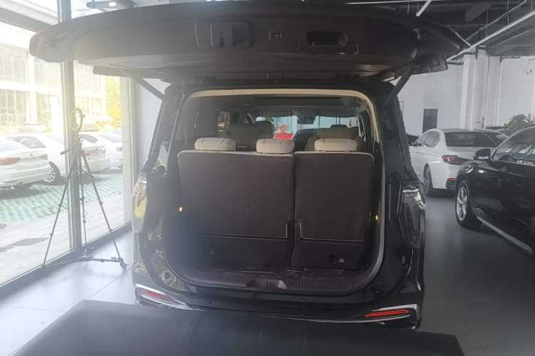 Used Hongqi HQ9 2023 2.0T Smart Connect Flagship Edition Trunk