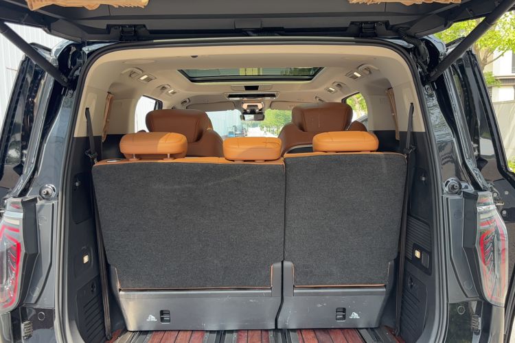 Used Hongqi HQ9 2023 2.0T Smart Connect Flagship Edition Trunk