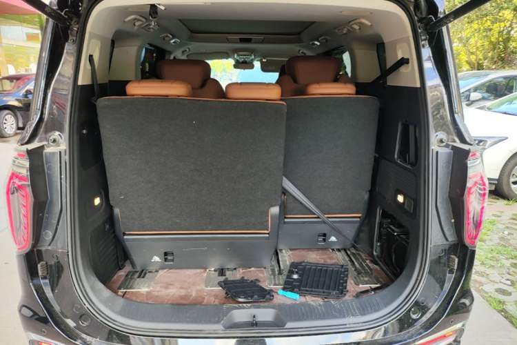 Used Hongqi HQ9 2023 2.0T Smart Connect Flagship Edition Trunk