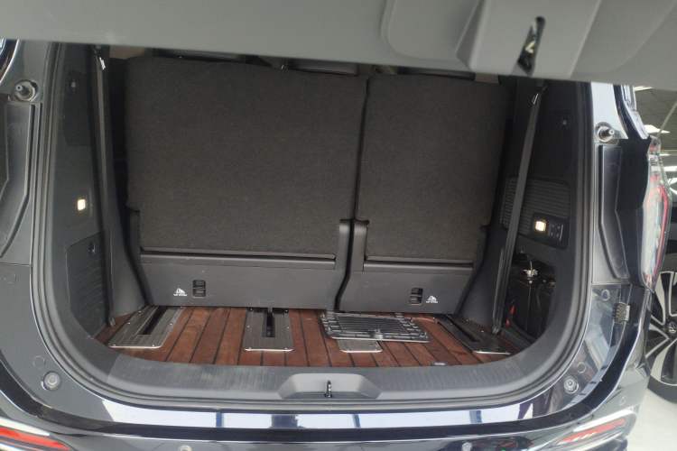 Used Hongqi HQ9 2023 2.0T Smart Connect Flagship Edition Trunk
