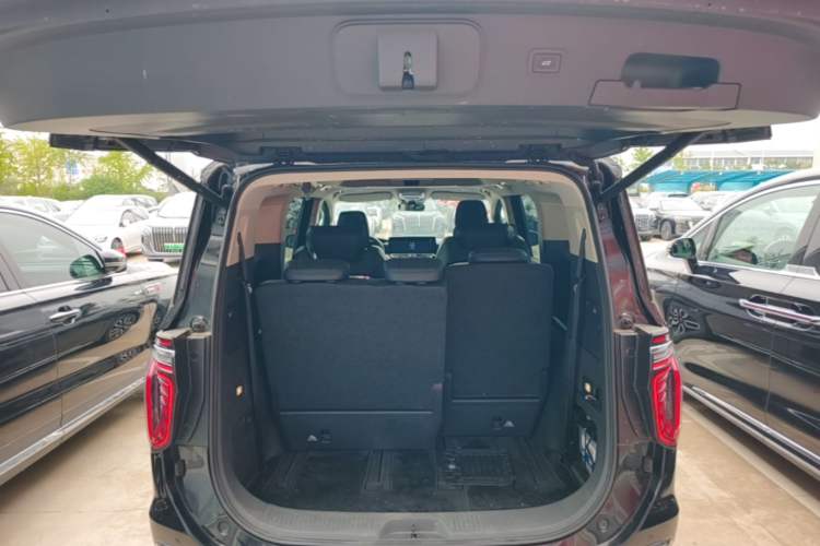 Used Hongqi HQ9 2023 2.0T Smart Connect Flagship Edition Trunk