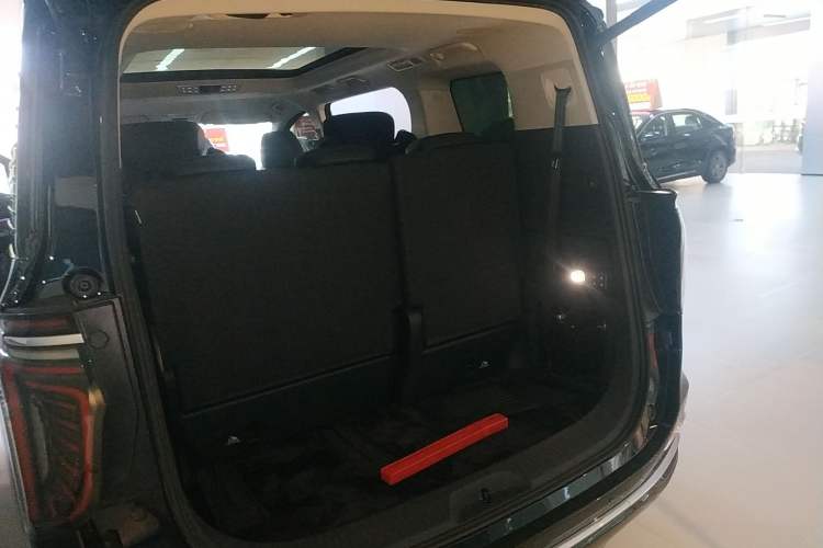 Used Hongqi HQ9 2023 2.0T Smart Connect Flagship Edition Trunk