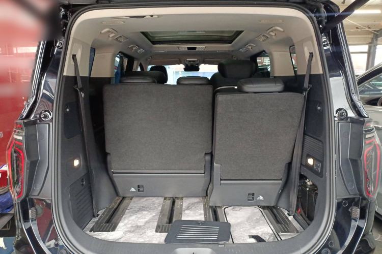 Used Hongqi HQ9 2023 2.0T Smart Connect Flagship Edition Trunk