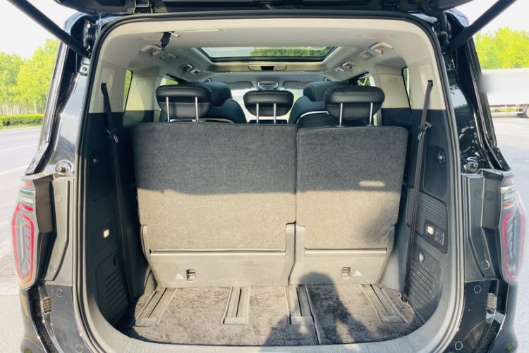 Used Hongqi HQ9 2023 2.0T Smart Connect Flagship Edition Trunk