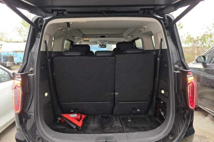 Used Hongqi HQ9 2023 2.0T Smart Connect Flagship Edition Trunk
