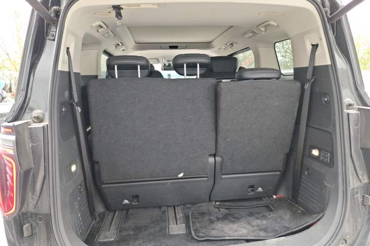Used Hongqi HQ9 2023 2.0T Smart Connect Flagship Edition Trunk