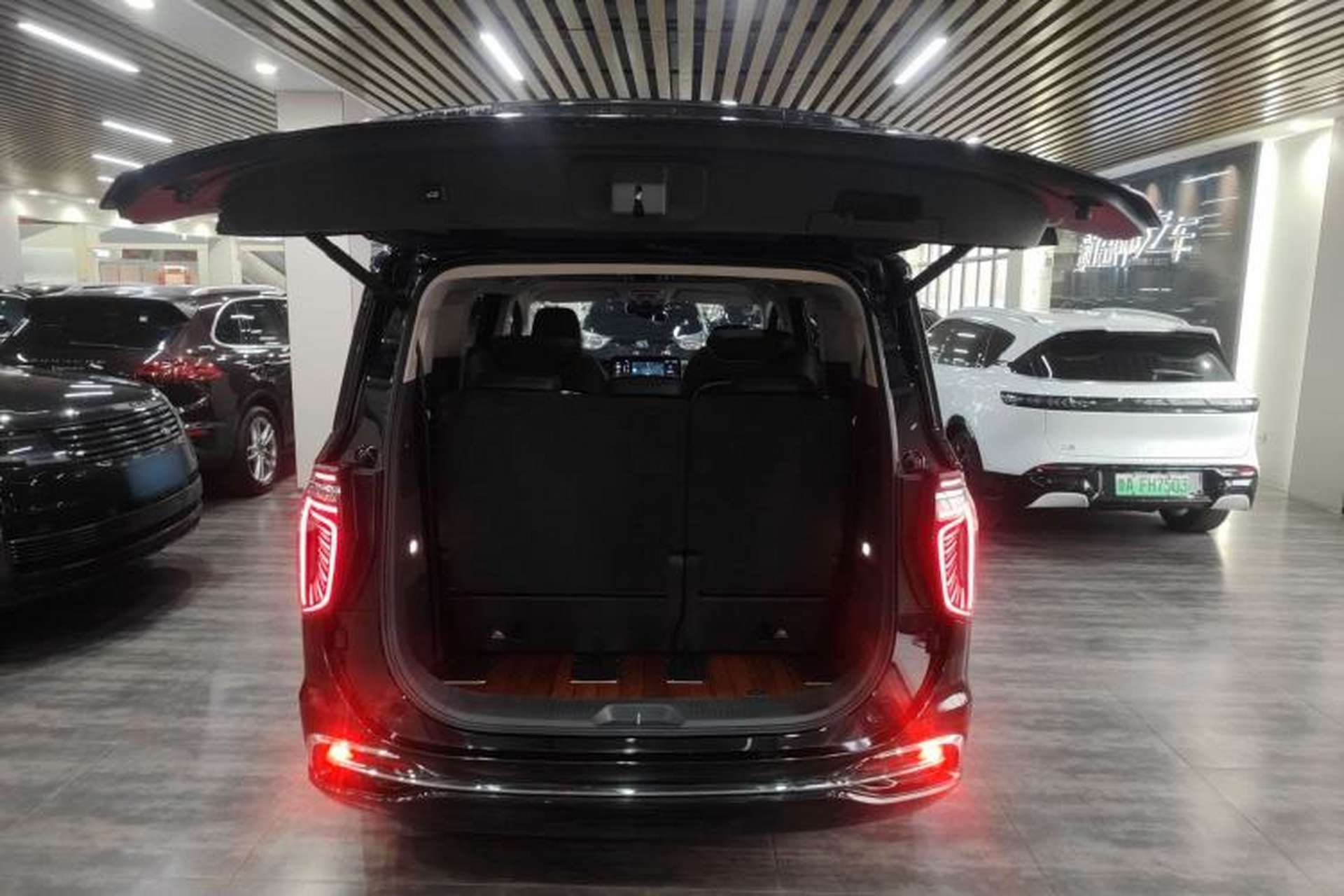 Used Hongqi HQ9 2023 2.0T Smart Connect Flagship Edition Trunk
