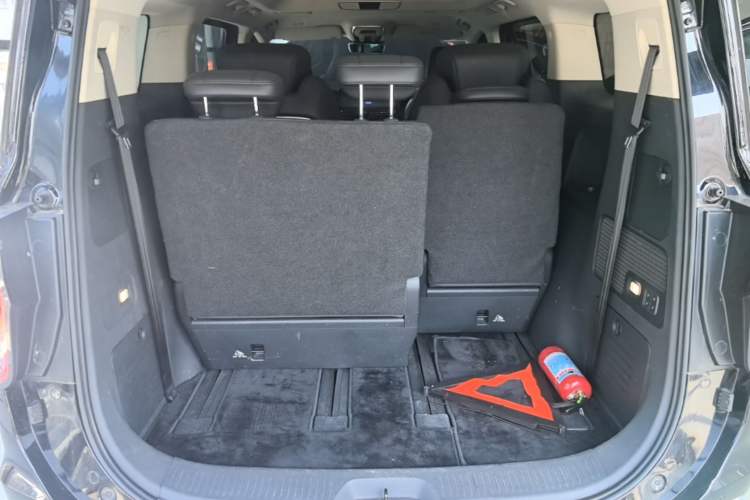 Used Hongqi HQ9 2023 2.0T Smart Connect Flagship Edition Trunk