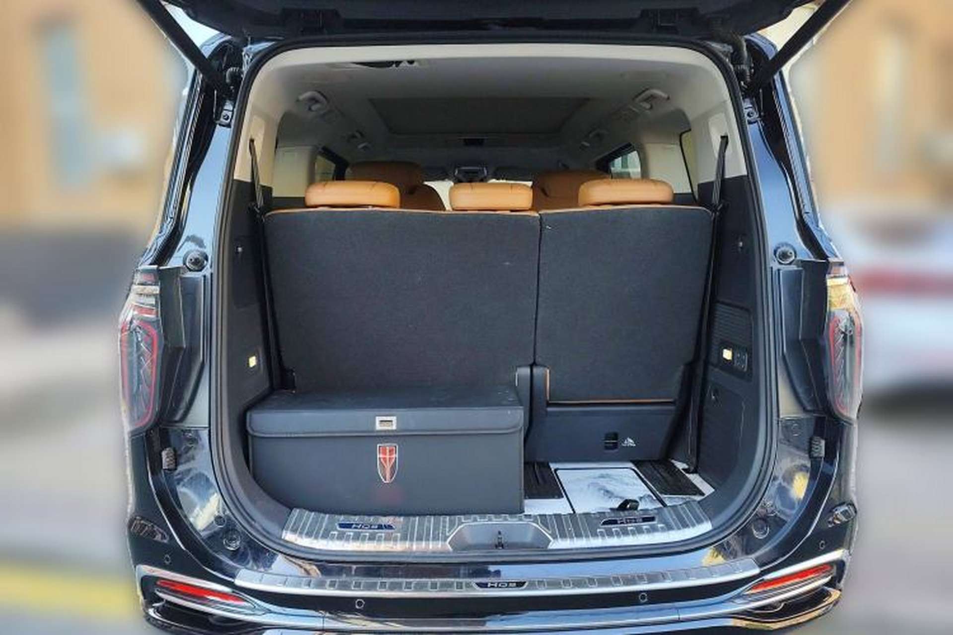 Used Hongqi HQ9 2023 2.0T Smart Connect Flagship Edition Trunk