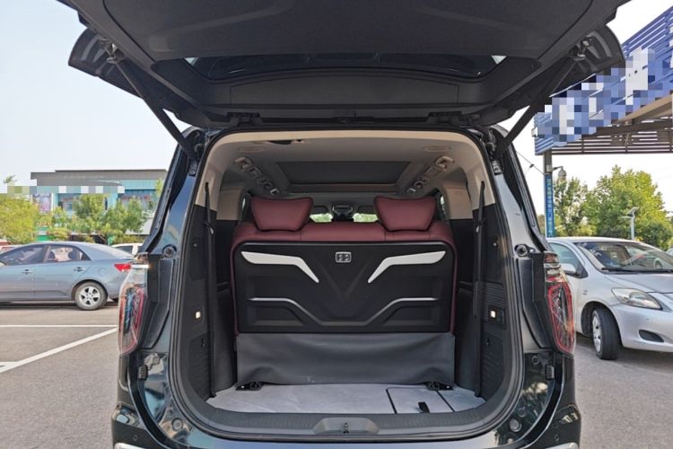 Used Hongqi HQ9 2023 2.0T Smart Connect Flagship Edition Trunk