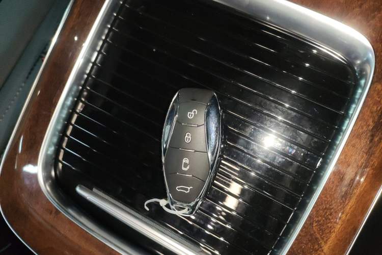 Used Hongqi HQ9 2023 2.0T Smart Connect Flagship Edition Vehicle Key