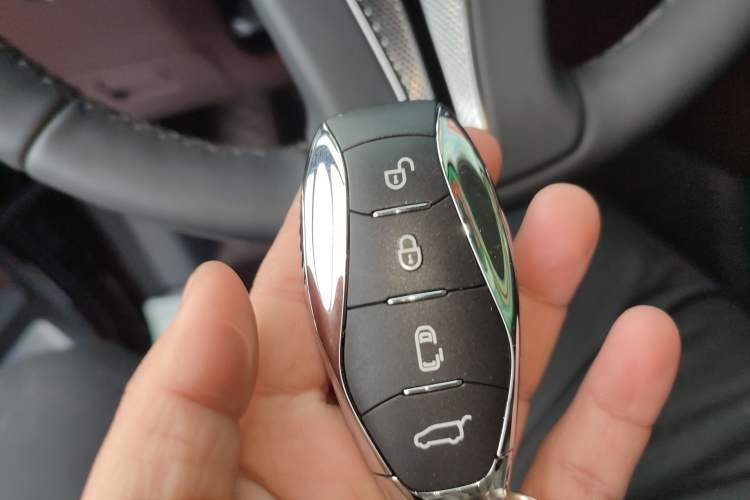 Used Hongqi HQ9 2023 2.0T Smart Connect Flagship Edition Vehicle Key