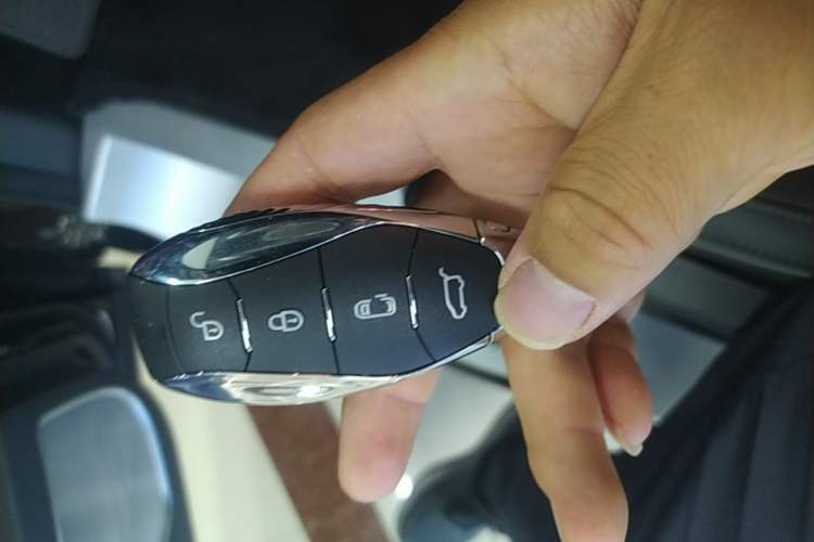 Used Hongqi HQ9 2023 2.0T Smart Connect Flagship Edition Vehicle Key