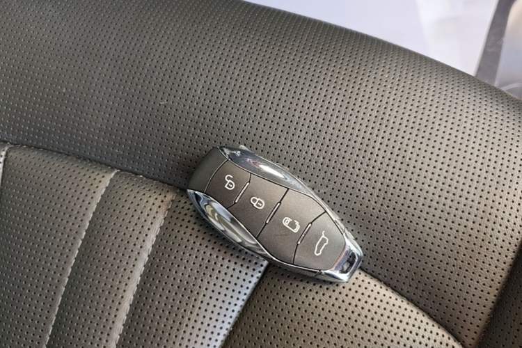 Used Hongqi HQ9 2023 2.0T Smart Connect Flagship Edition Vehicle Key