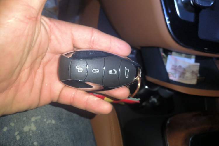 Used Hongqi HQ9 2023 2.0T Smart Connect Flagship Edition Vehicle Key