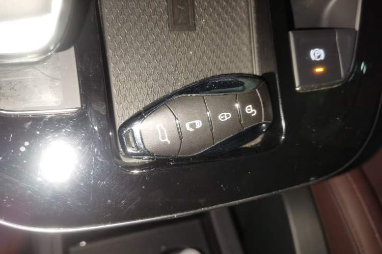 Used Hongqi HQ9 2023 2.0T Smart Connect Flagship Edition Vehicle Key