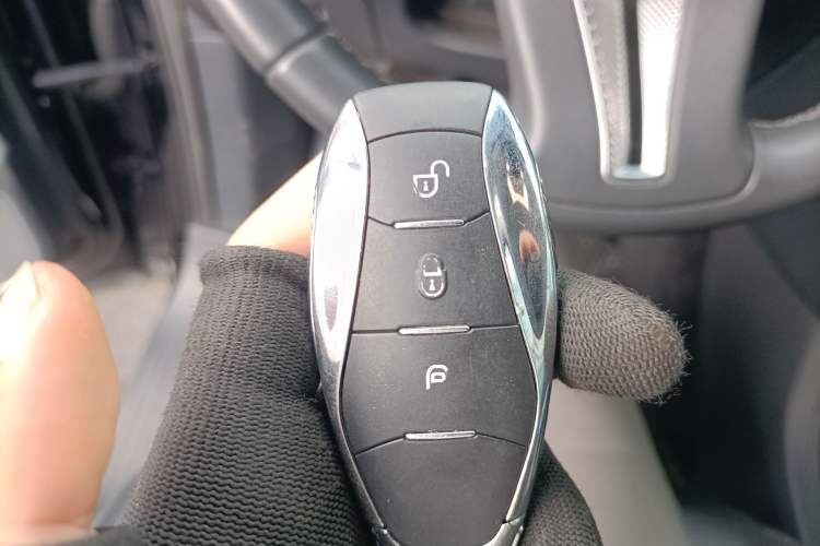 Used Hongqi HQ9 2023 2.0T Smart Connect Flagship Edition Vehicle Key
