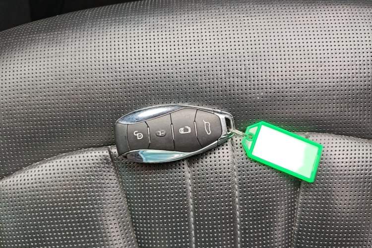 Used Hongqi HQ9 2023 2.0T Smart Connect Flagship Edition Vehicle Key