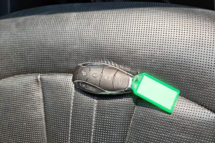 Used Hongqi HQ9 2023 2.0T Smart Connect Flagship Edition Vehicle Key