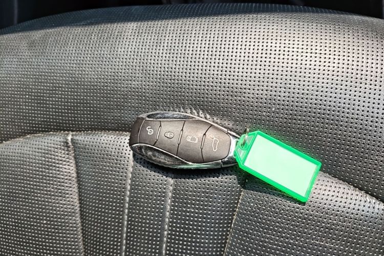 Used Hongqi HQ9 2023 2.0T Smart Connect Flagship Edition Vehicle Key