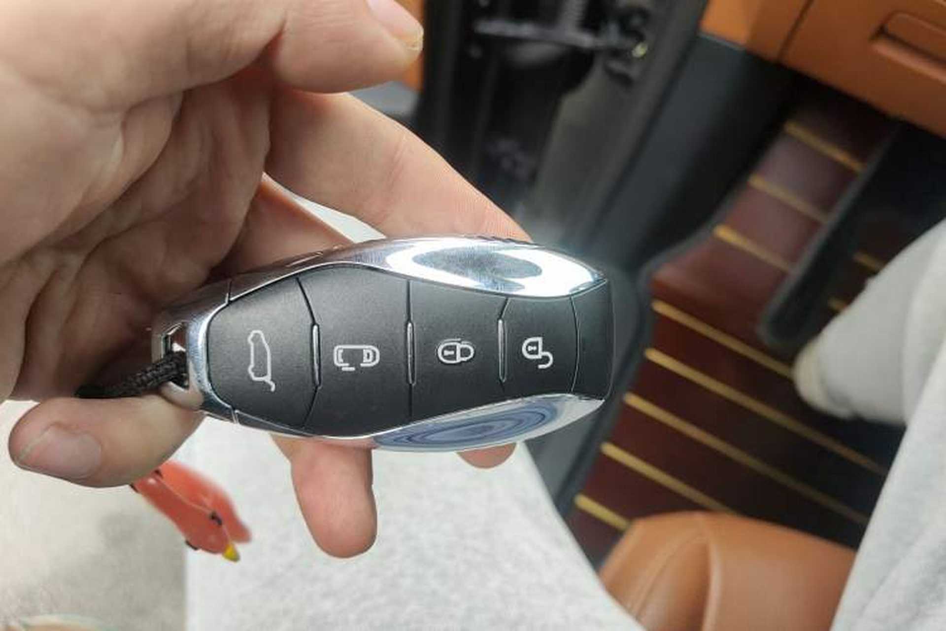 Used Hongqi HQ9 2023 2.0T Smart Connect Flagship Edition Vehicle Key