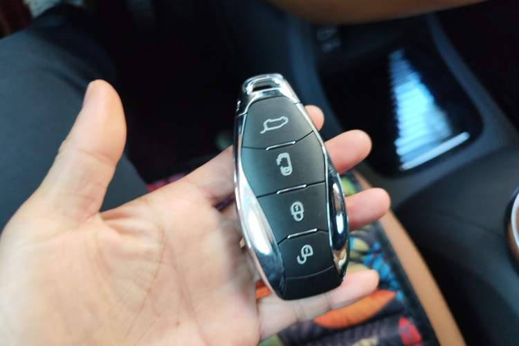 Used Hongqi HQ9 2023 2.0T Smart Connect Flagship Edition Vehicle Key