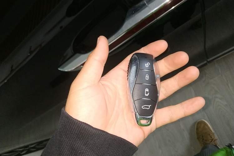 Used Hongqi HQ9 2023 2.0T Smart Connect Flagship Edition Vehicle Key
