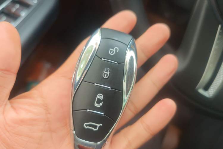 Used Hongqi HQ9 2023 2.0T Smart Connect Flagship Edition Vehicle Key