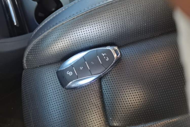 Used Hongqi HQ9 2023 2.0T Smart Connect Flagship Edition Vehicle Key